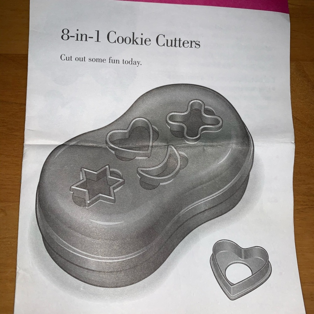 Tupperware 8-in 1 cookie cutters